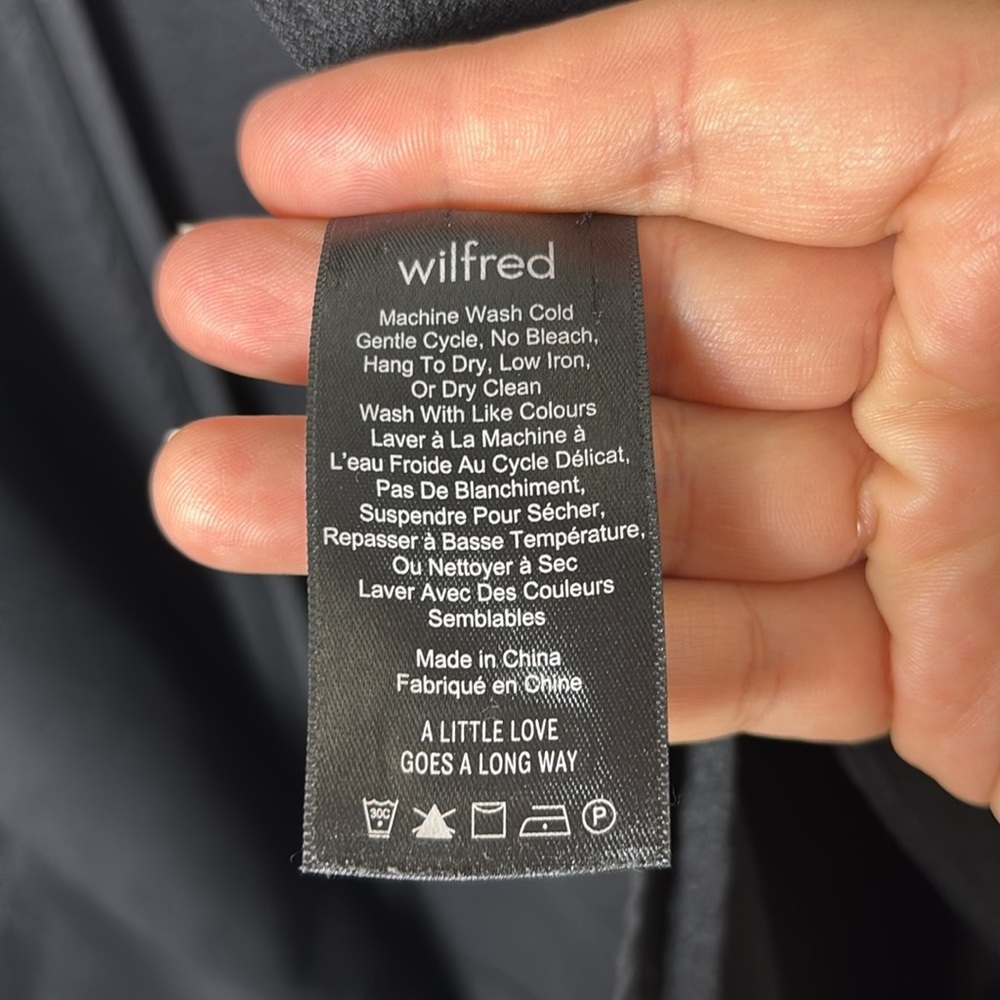 Wilfred Aritzia Chevalier Black Satin collar blazer with pockets size 6 - Picture 5 of 13